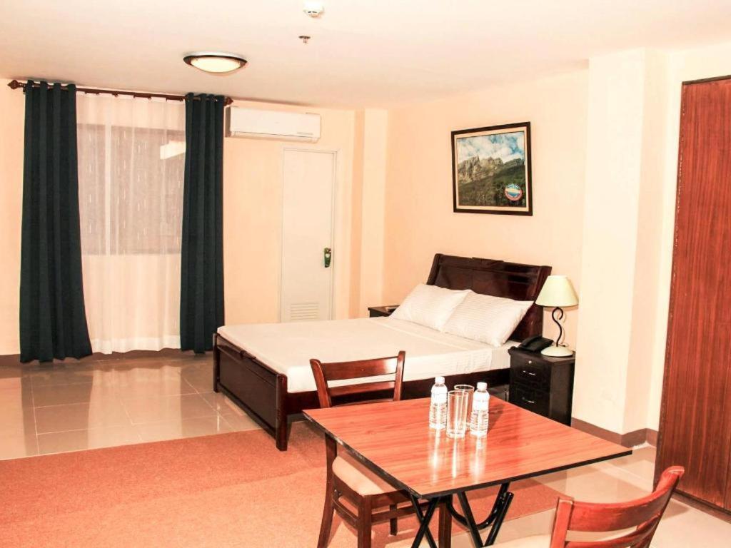 Time Travellers Hotel Manila Kültér fotó